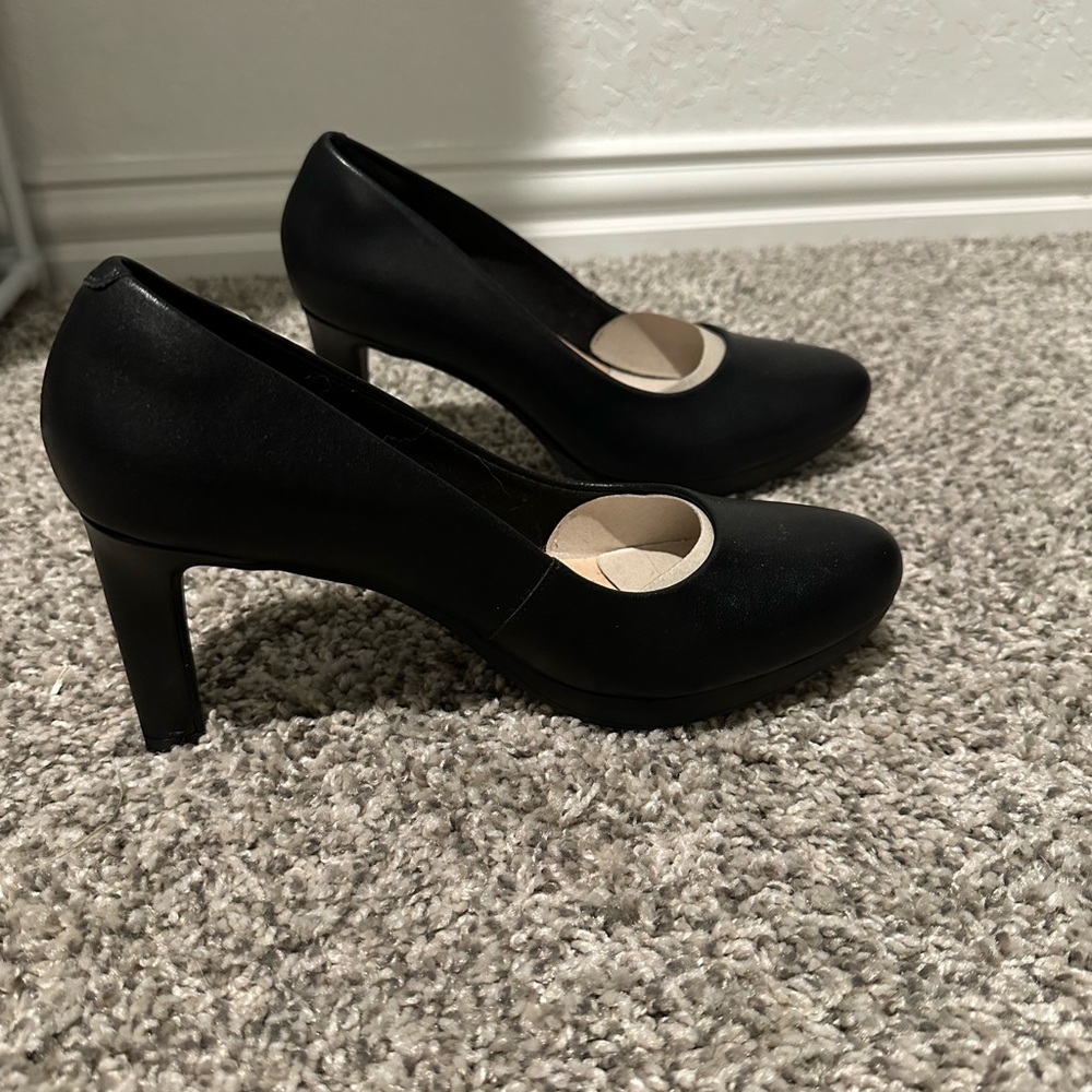 NEW Clarks size 8 Leather Black Heels - Picture 4 of 7